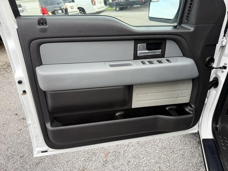 Ford F-150 XL SuperCrew 4WD 2012