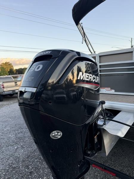 Sun Tracker Party Barge 20 DLX  2023