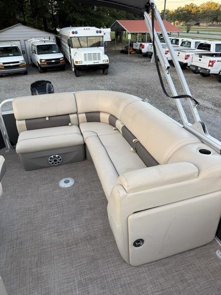 Sun Tracker Party Barge 20 DLX  2023