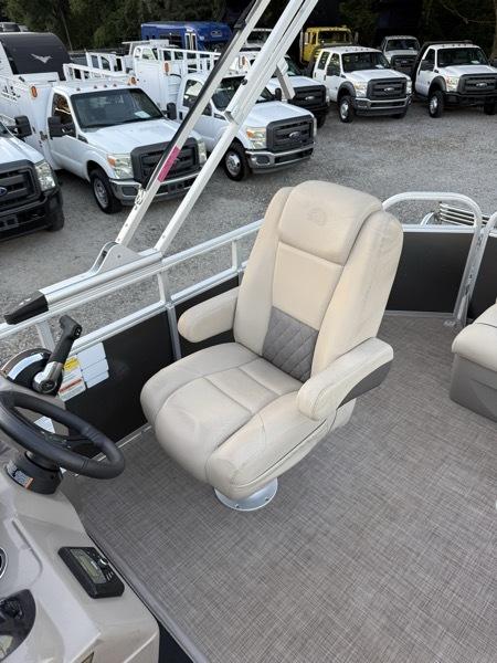 Sun Tracker Party Barge 20 DLX  2023