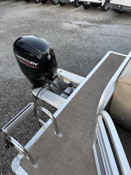 Sun Tracker Party Barge 20 DLX  2023