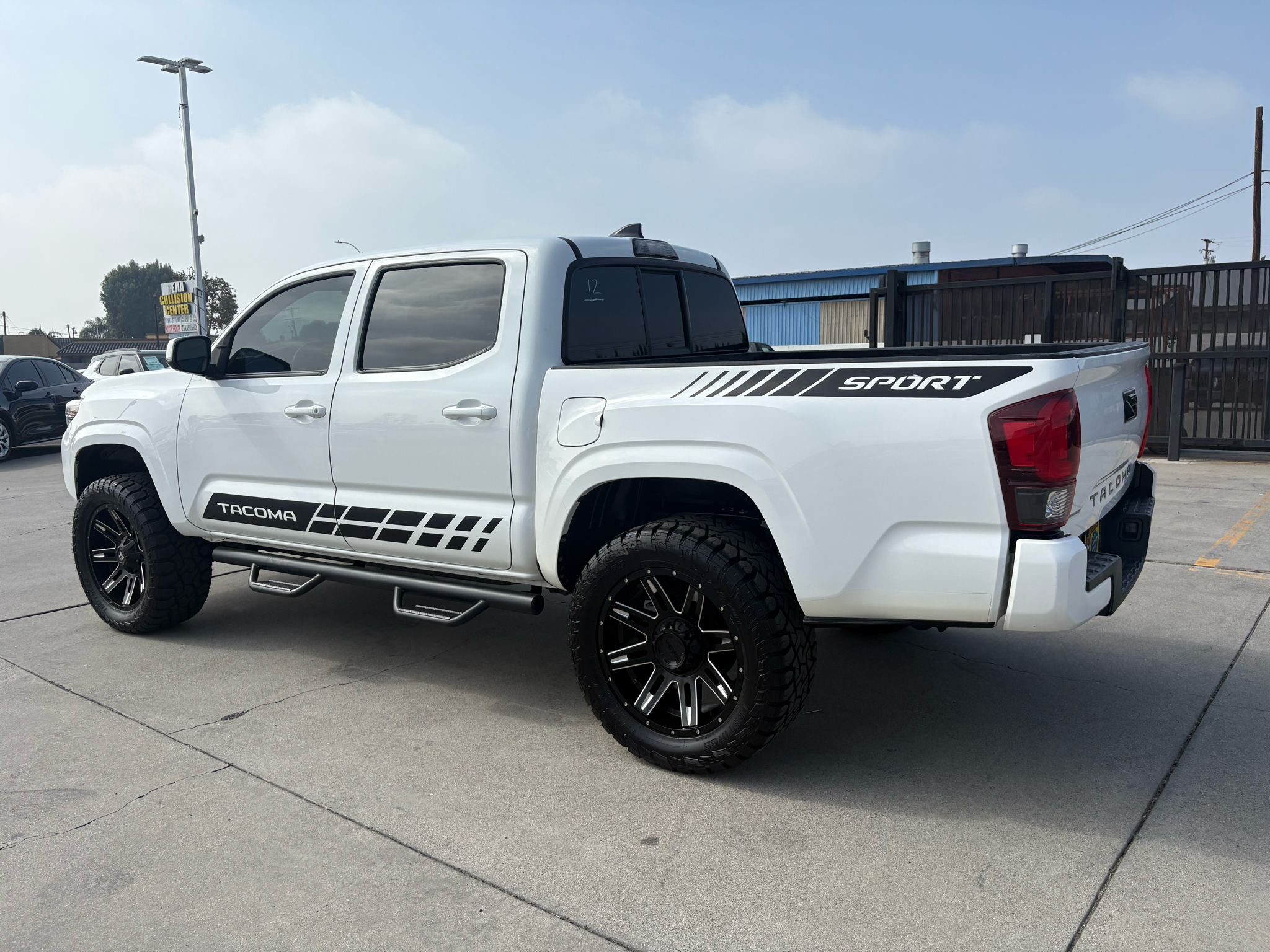 Toyota Tacoma 2WD Double Cab I4 AT SR (Natl) 2018
