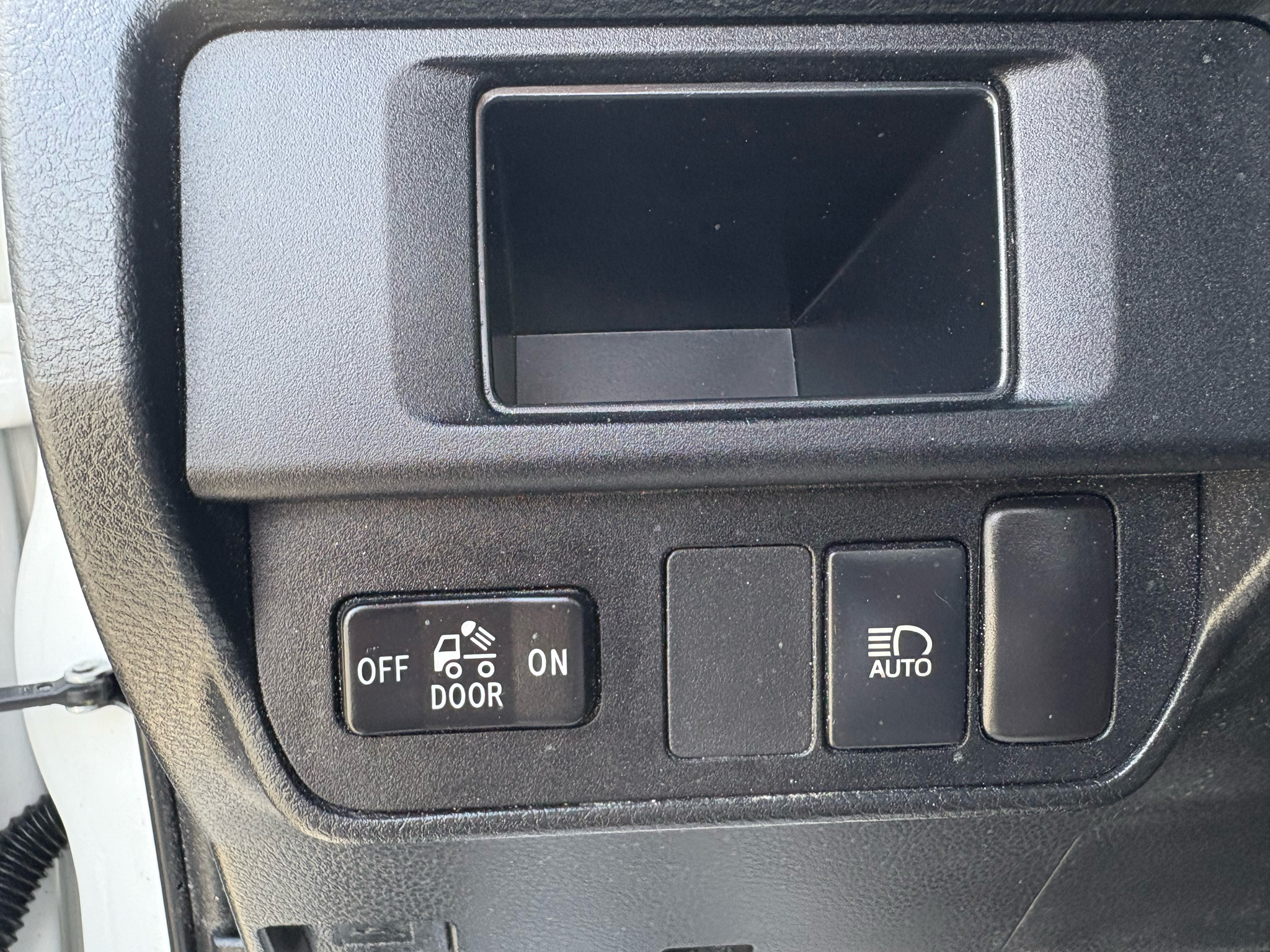 Toyota Tacoma 2WD Double Cab I4 AT SR (Natl) 2018