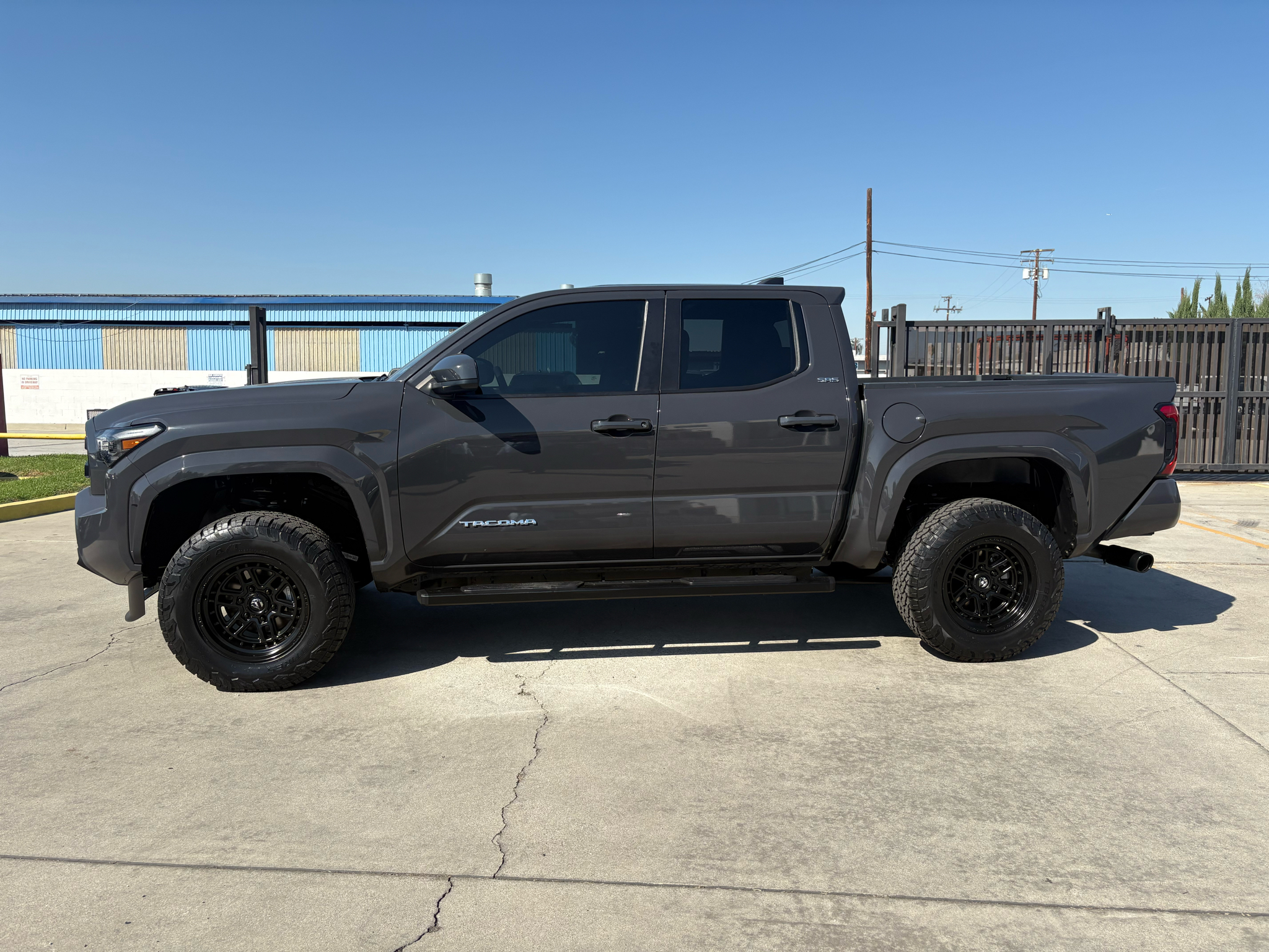 Toyota Tacoma 2WD SR5 Double Cab 5' Bed AT (Natl) 2025