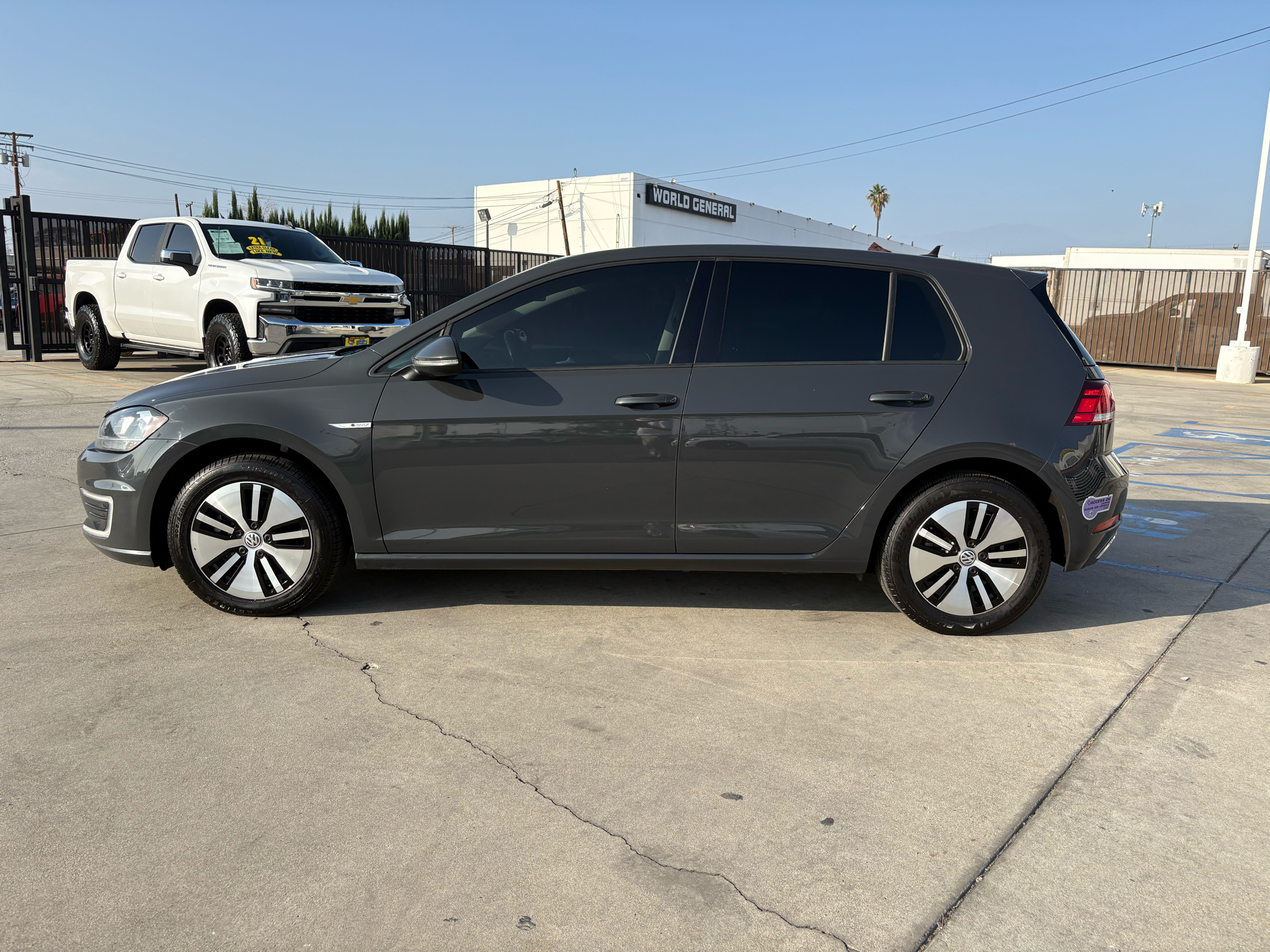 Volkswagen e-Golf 4-Door SE 2019