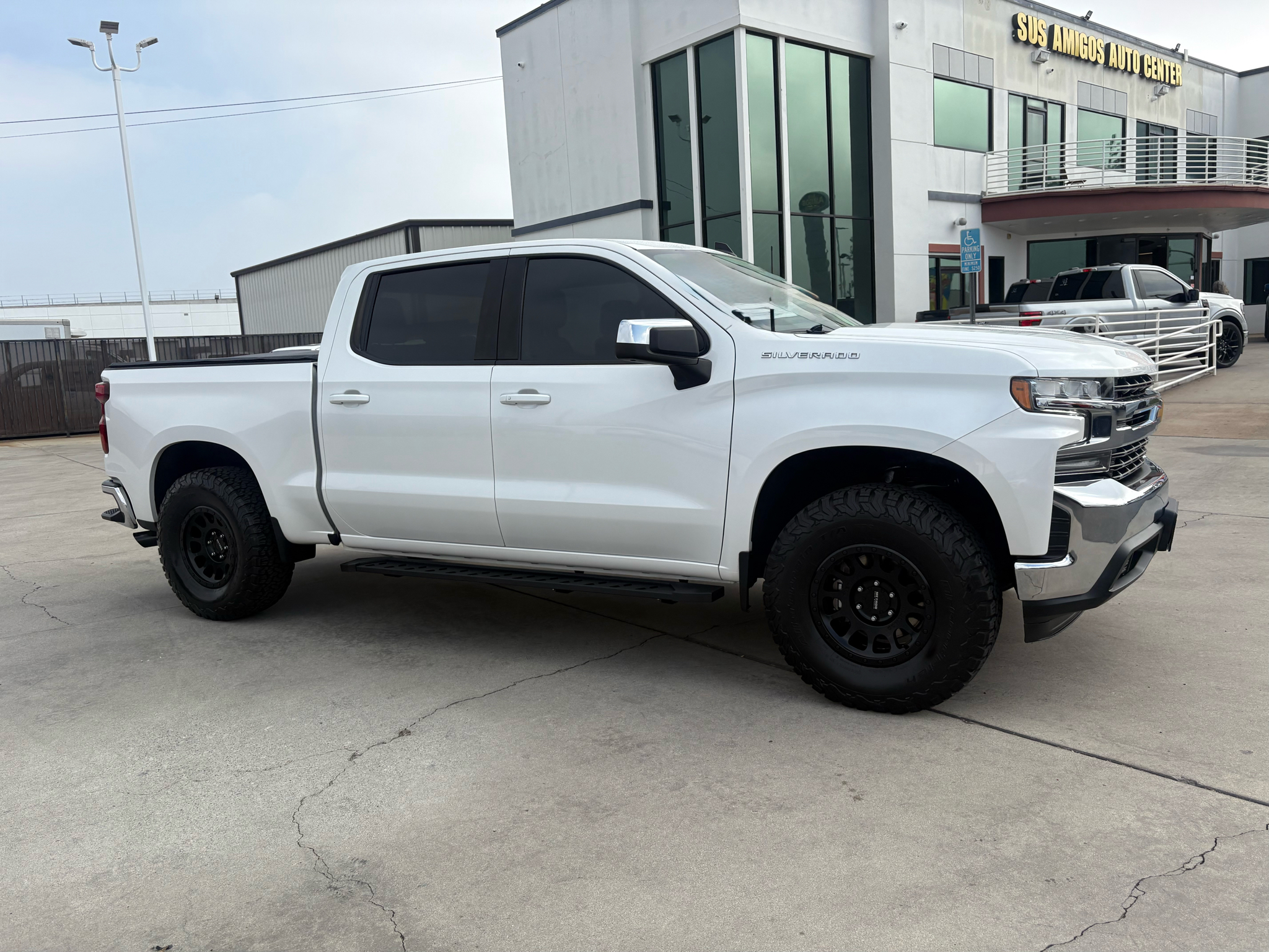 Chevrolet Silverado 1500 2WD Crew Cab 147" LT 2021