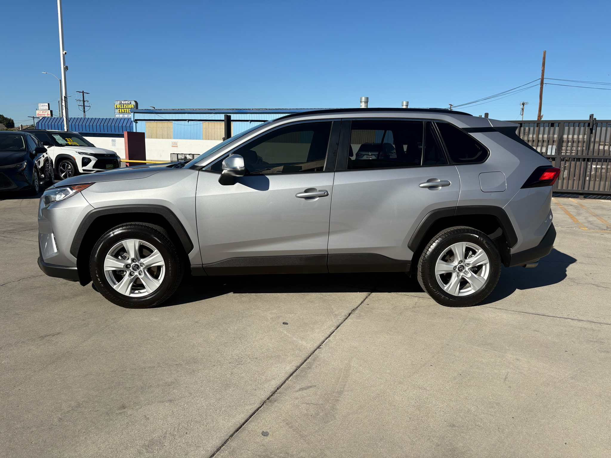 Toyota RAV4 XLE FWD (Natl) 2019