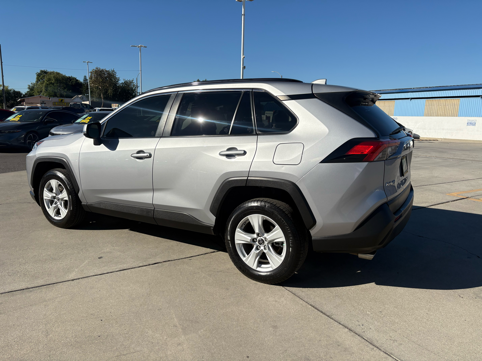 Toyota RAV4 XLE FWD (Natl) 2019