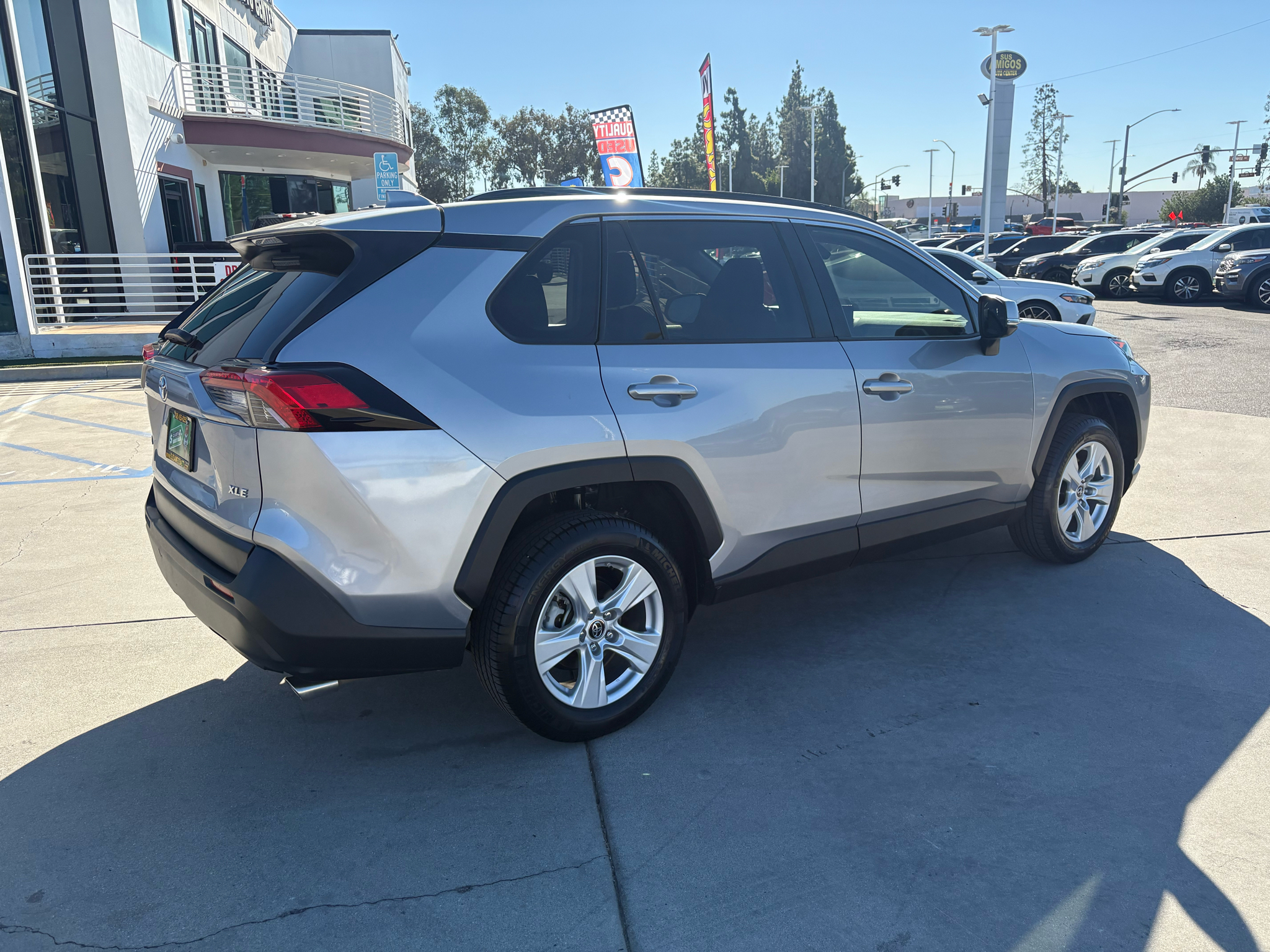 Toyota RAV4 XLE FWD (Natl) 2019