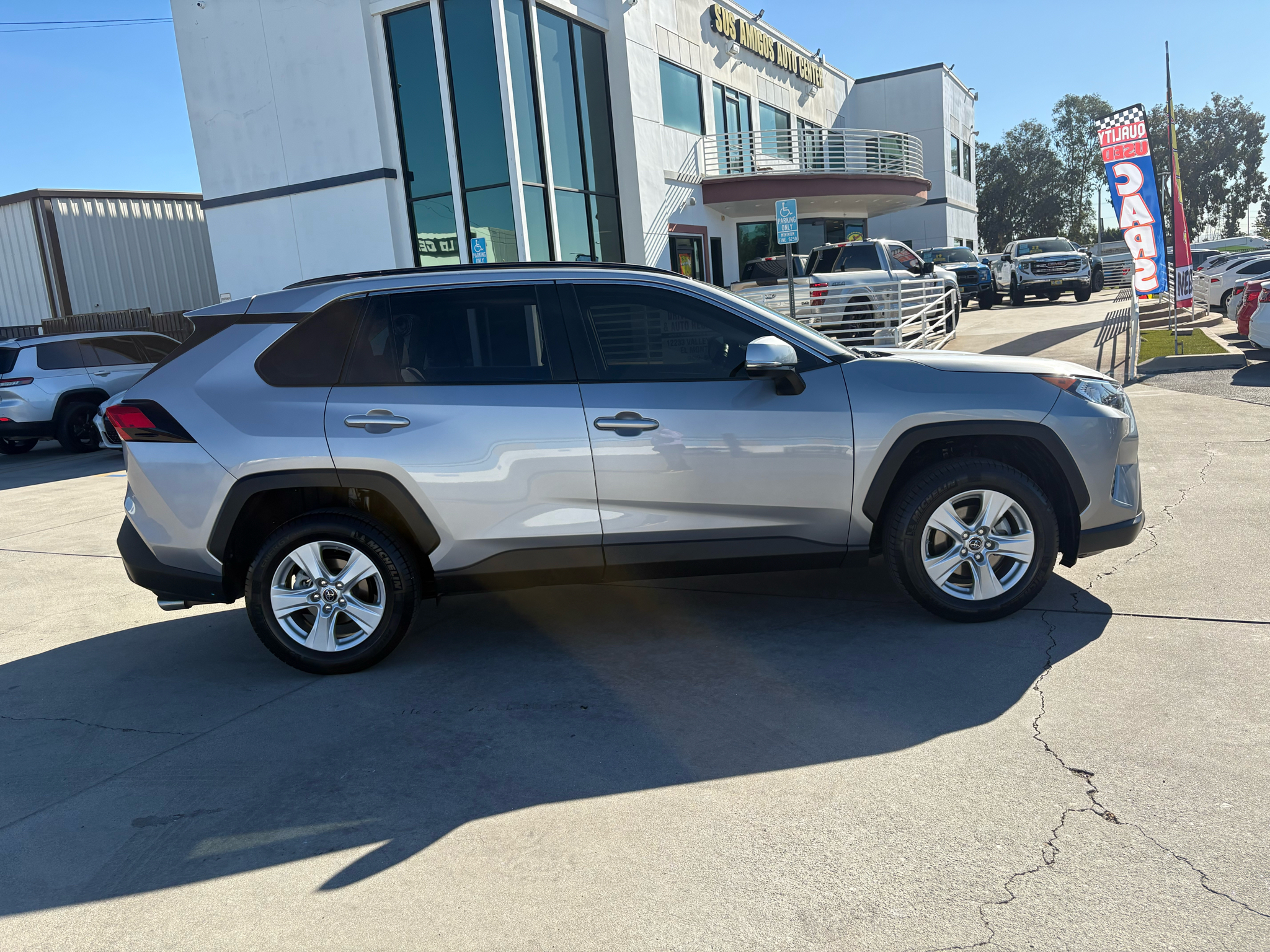 Toyota RAV4 XLE FWD (Natl) 2019