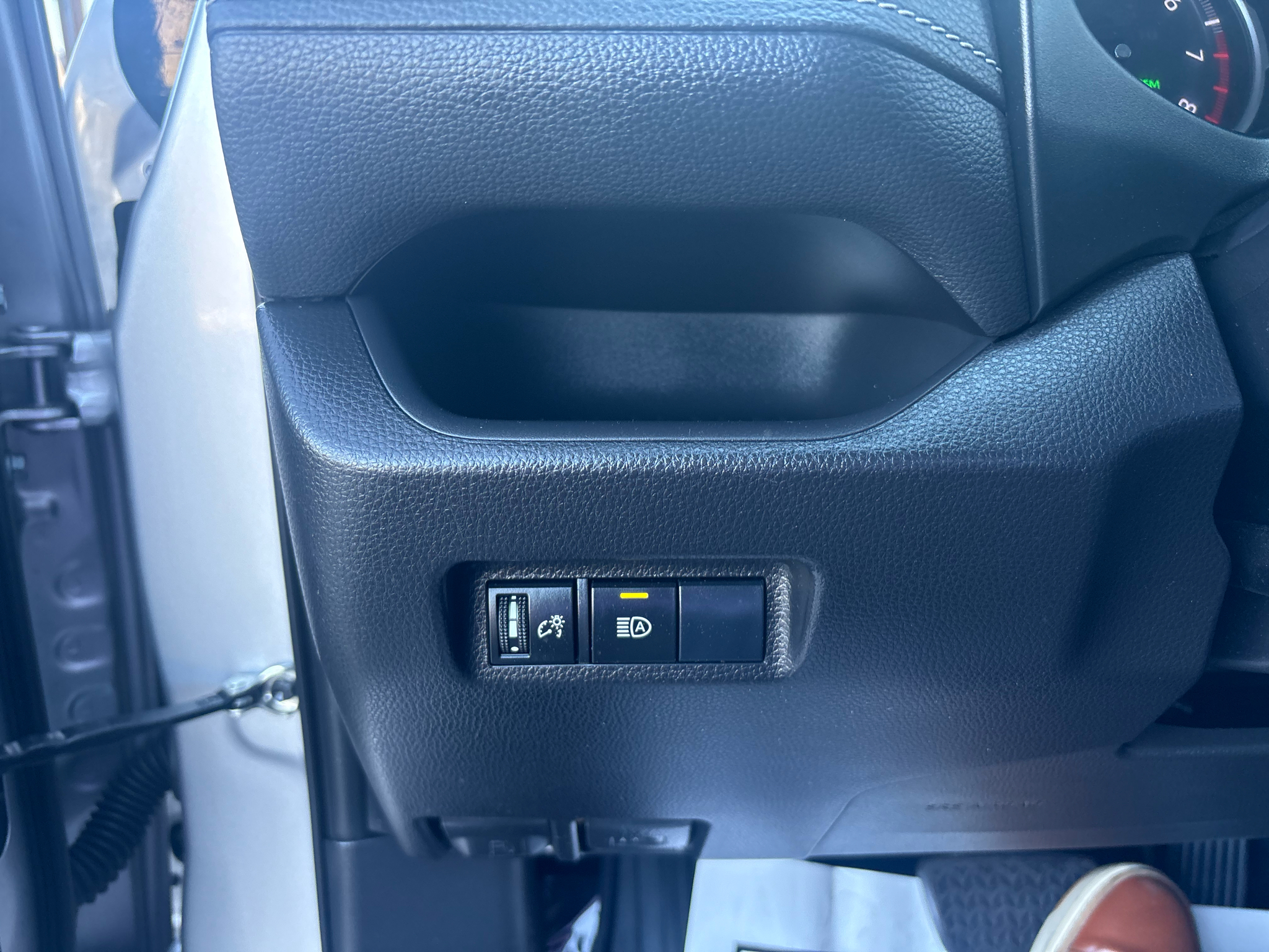 Toyota RAV4 XLE FWD (Natl) 2019