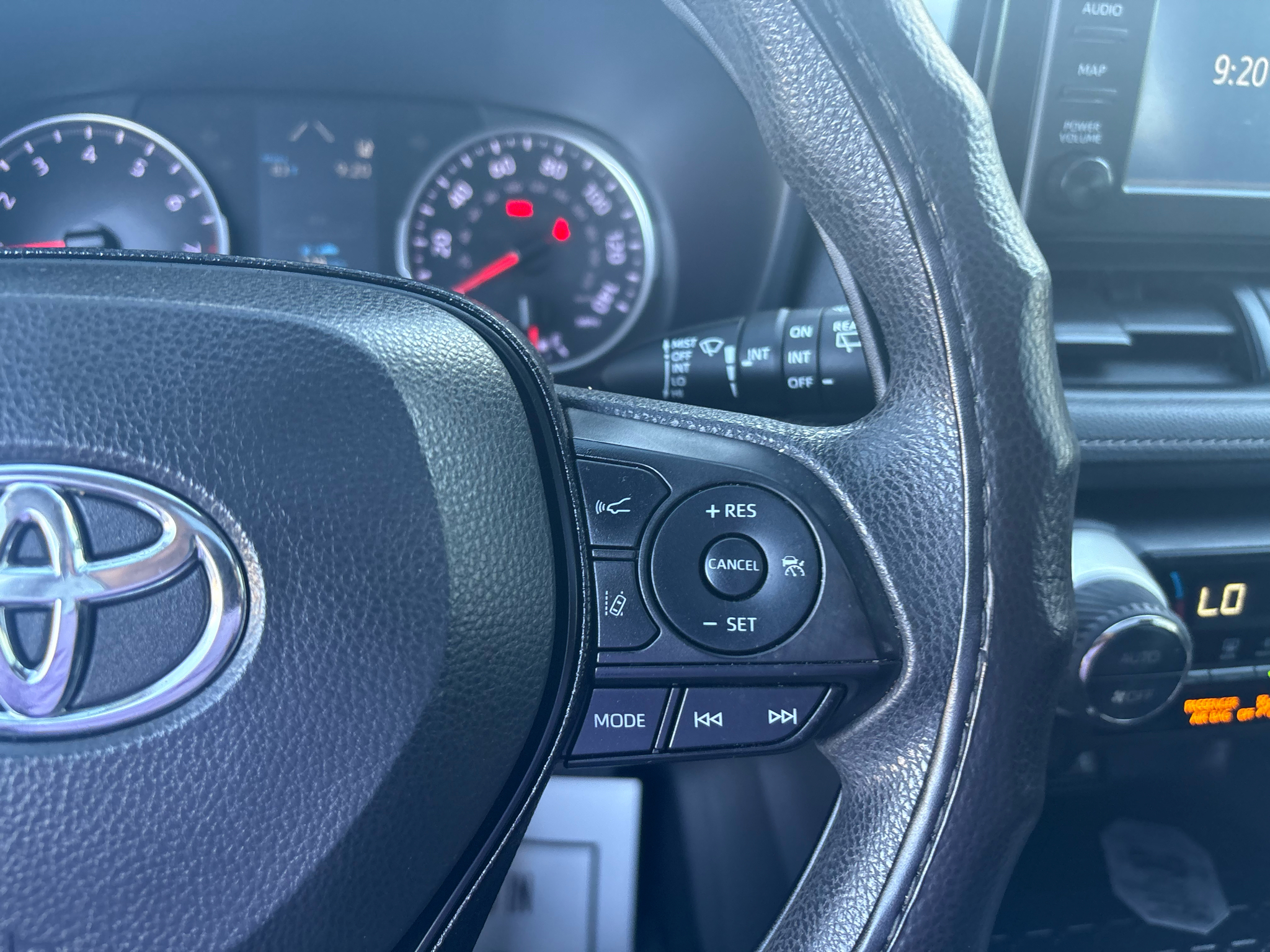 Toyota RAV4 XLE FWD (Natl) 2019