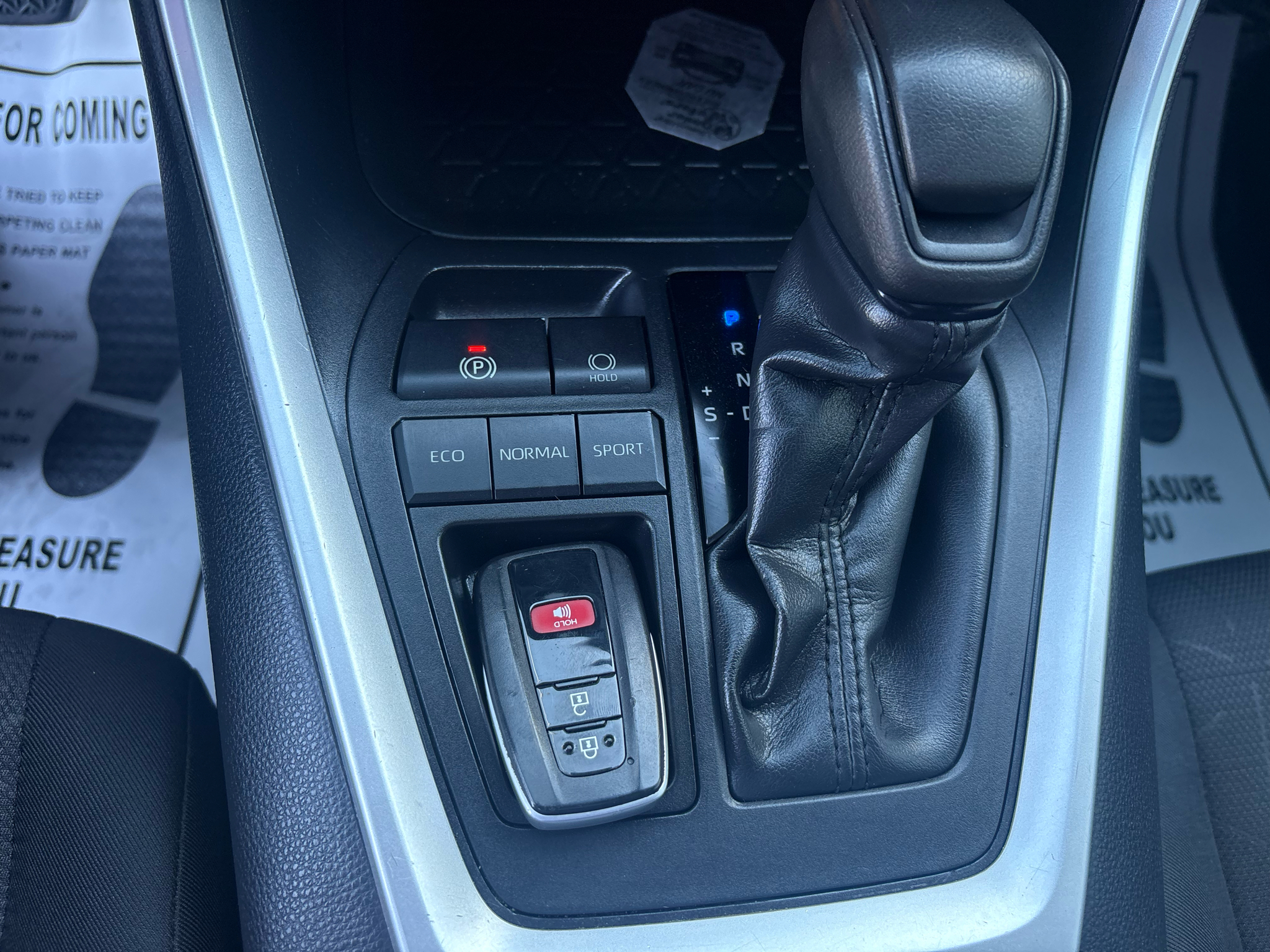 Toyota RAV4 XLE FWD (Natl) 2019