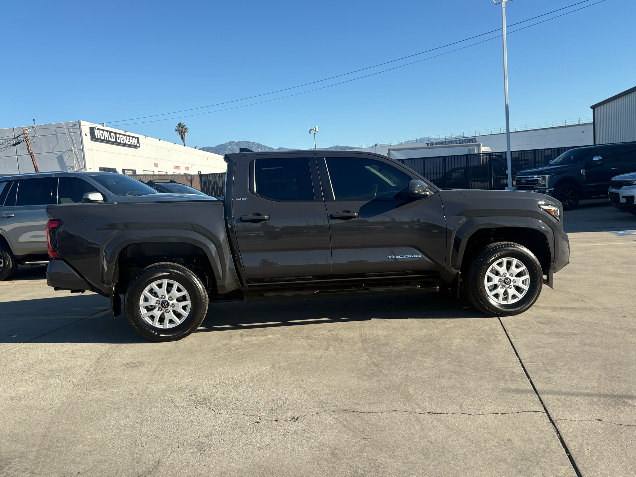 Toyota Tacoma 2WD SR5 Double Cab 5' Bed I4 AT (Natl) 2024