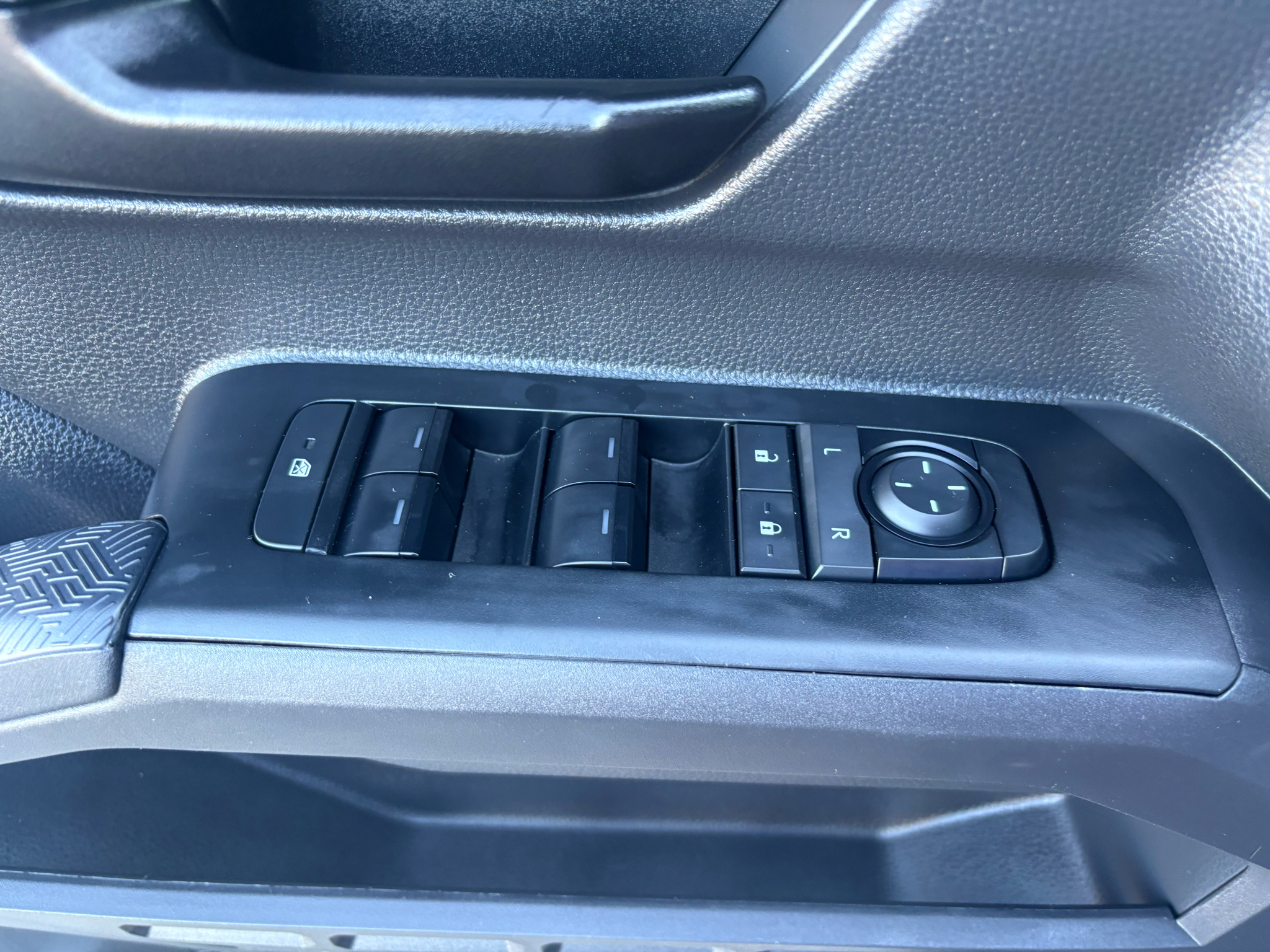 Toyota Tacoma 2WD SR5 Double Cab 5' Bed I4 AT (Natl) 2024