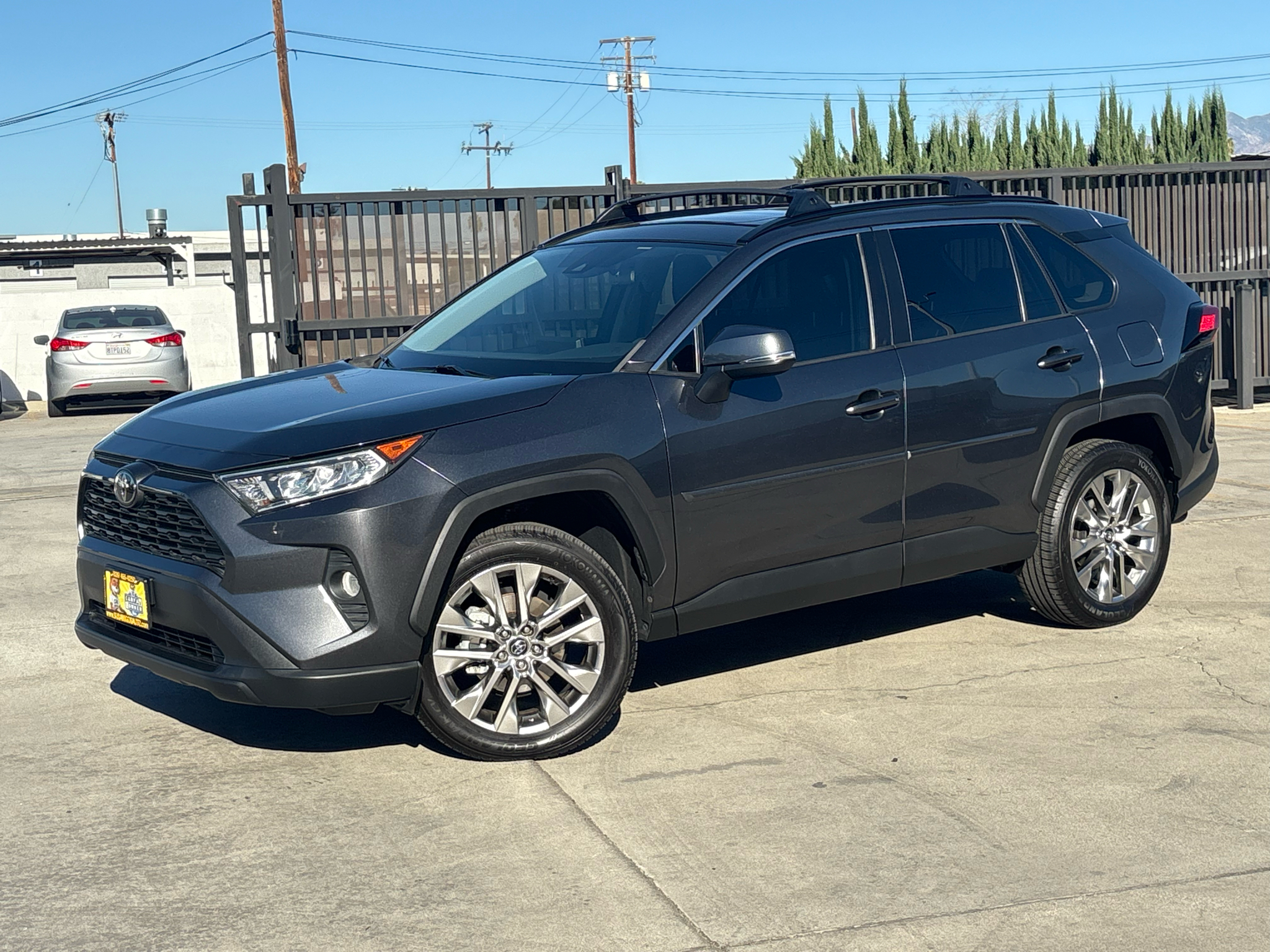 Toyota RAV4 XLE Premium FWD (Natl) 2021