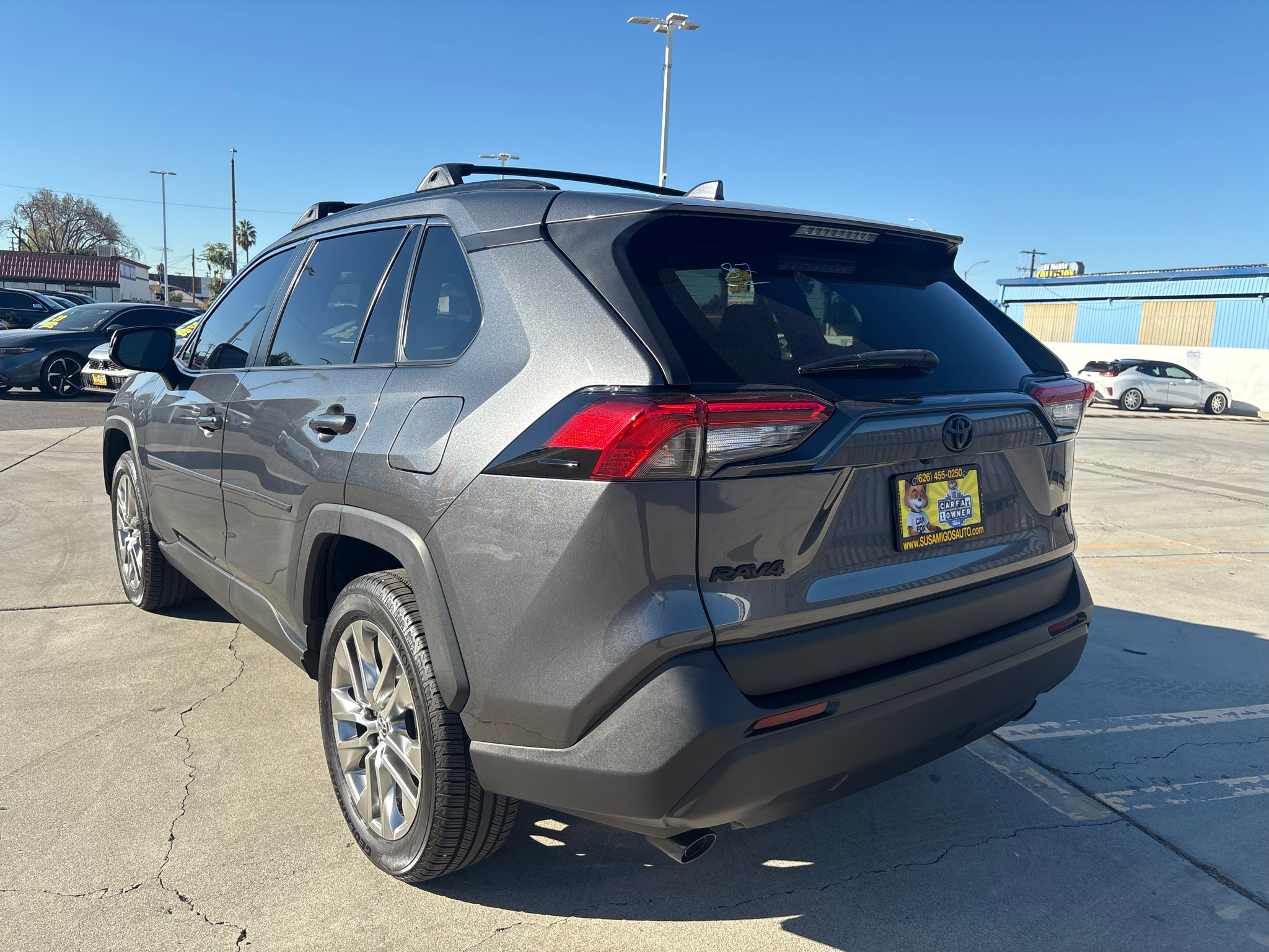 Toyota RAV4 XLE Premium FWD (Natl) 2021