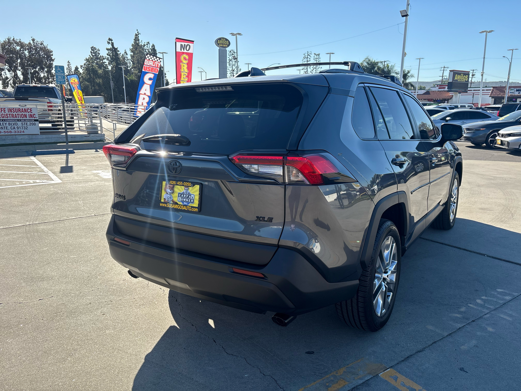 Toyota RAV4 XLE Premium FWD (Natl) 2021