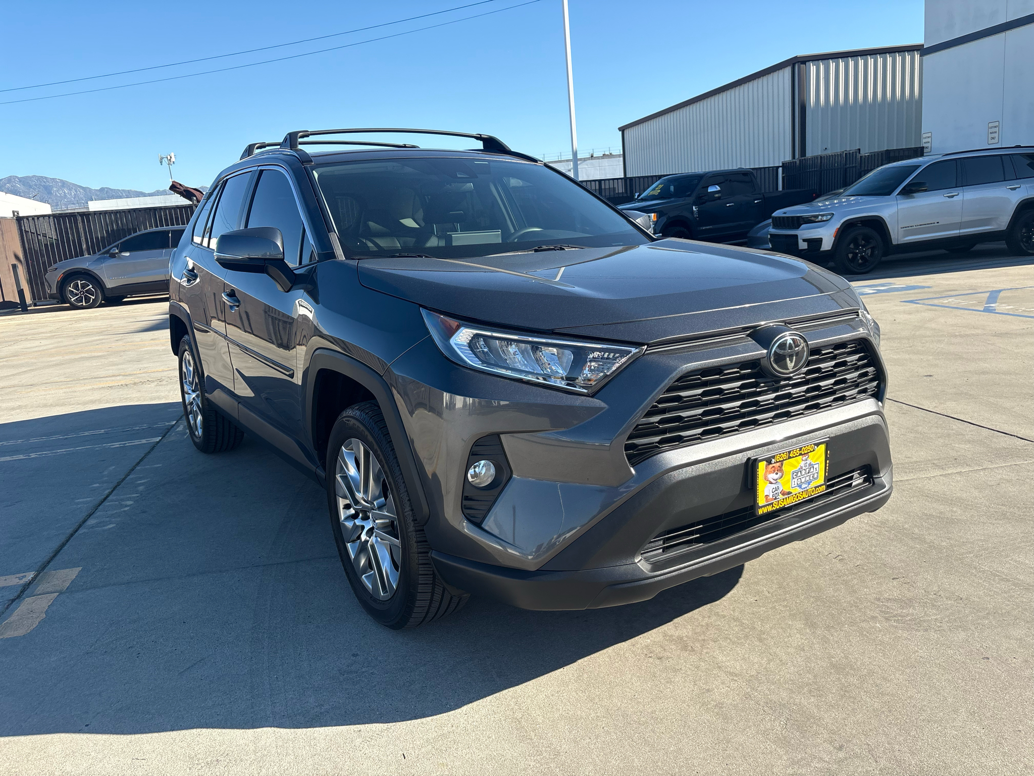 Toyota RAV4 XLE Premium FWD (Natl) 2021