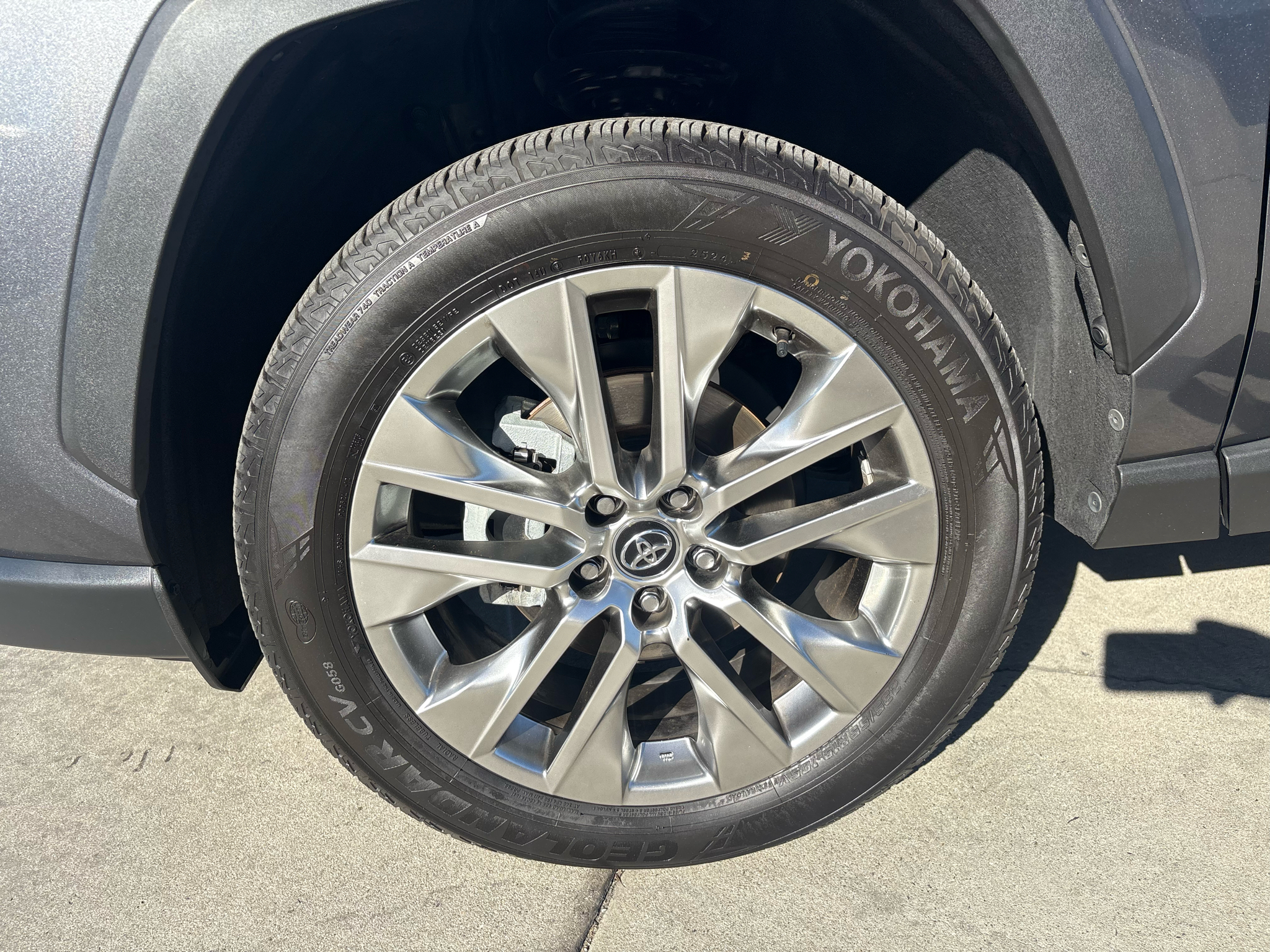 Toyota RAV4 XLE Premium FWD (Natl) 2021