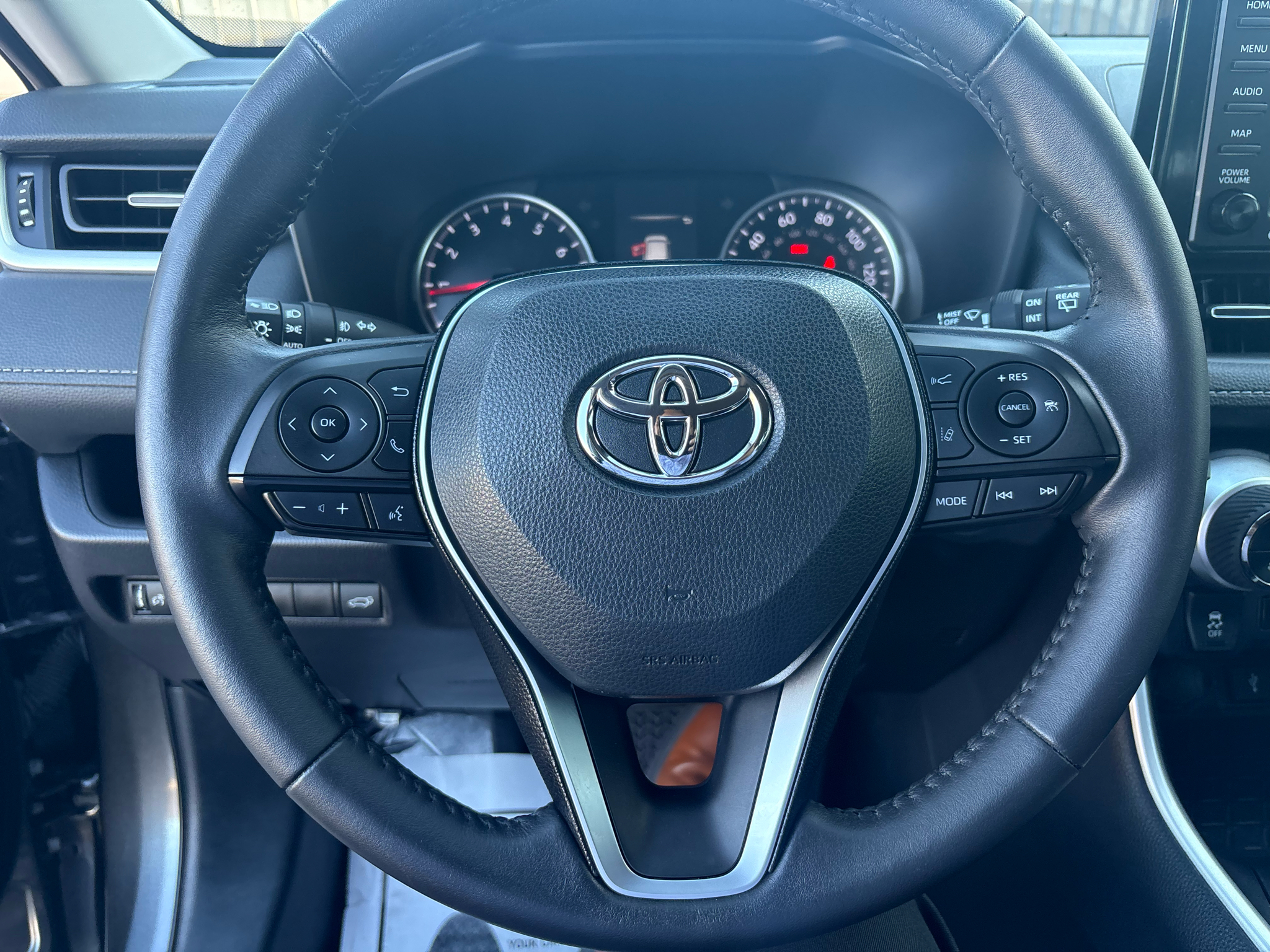 Toyota RAV4 XLE Premium FWD (Natl) 2021