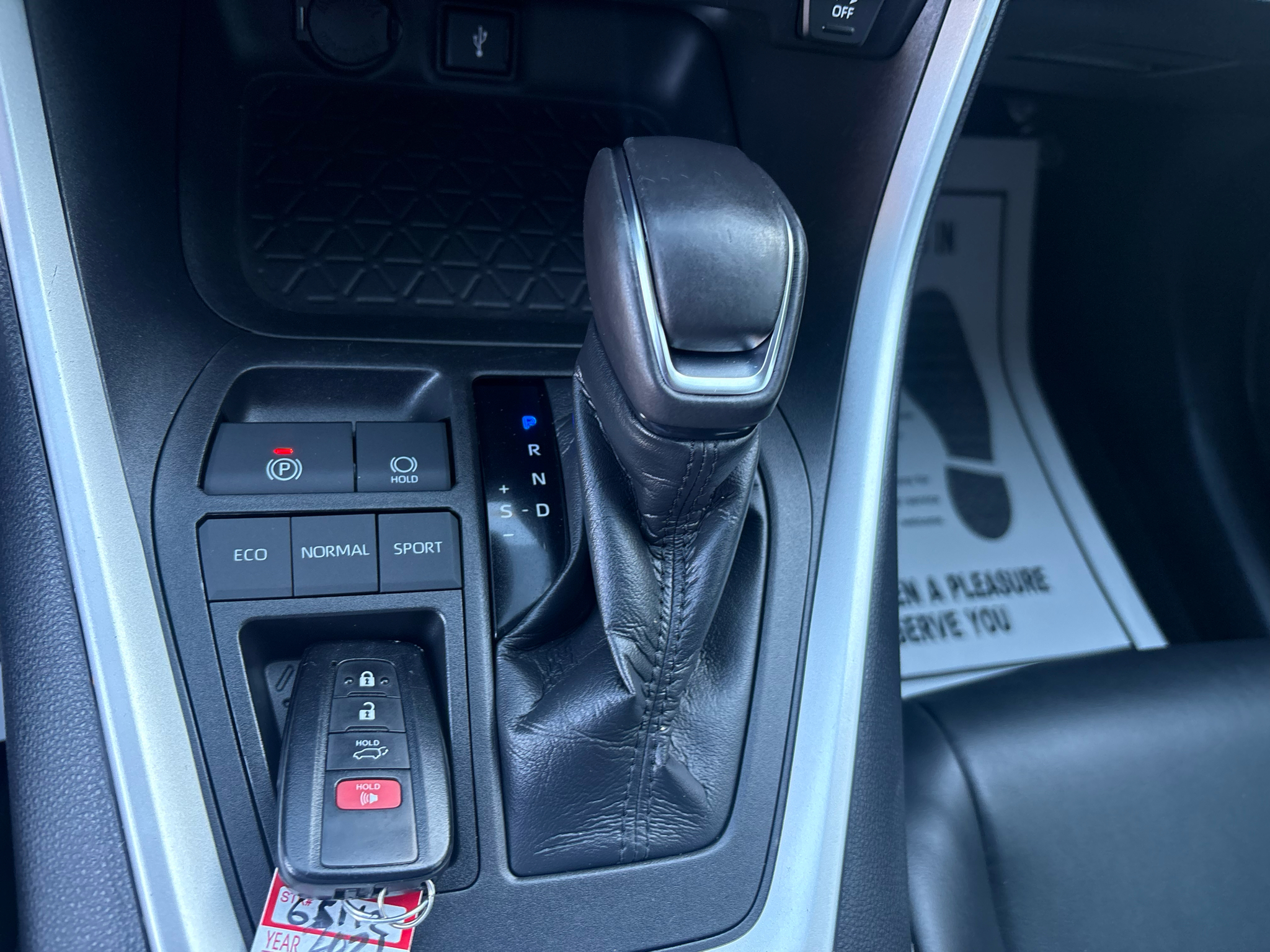 Toyota RAV4 XLE Premium FWD (Natl) 2021