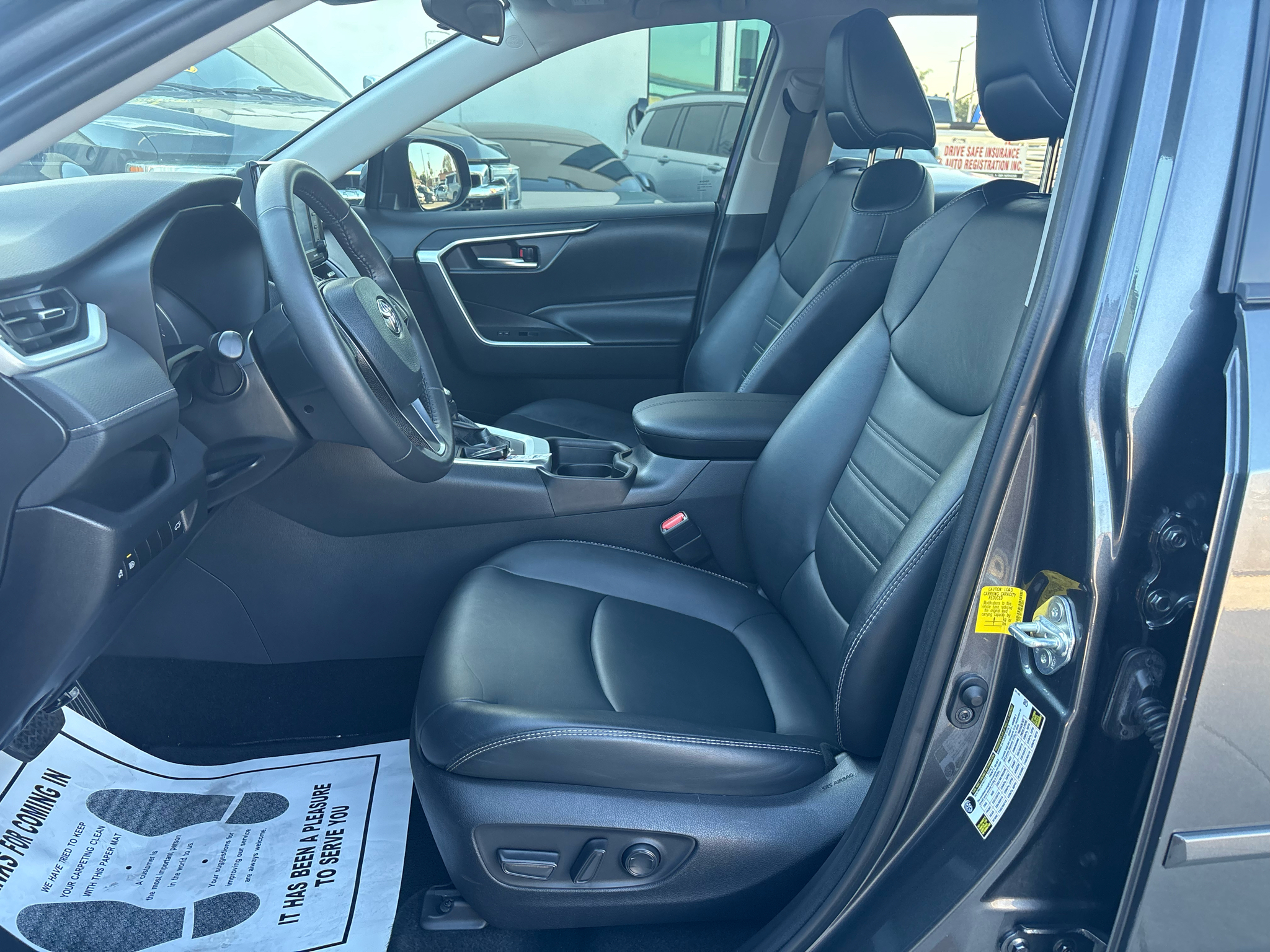 Toyota RAV4 XLE Premium FWD (Natl) 2021