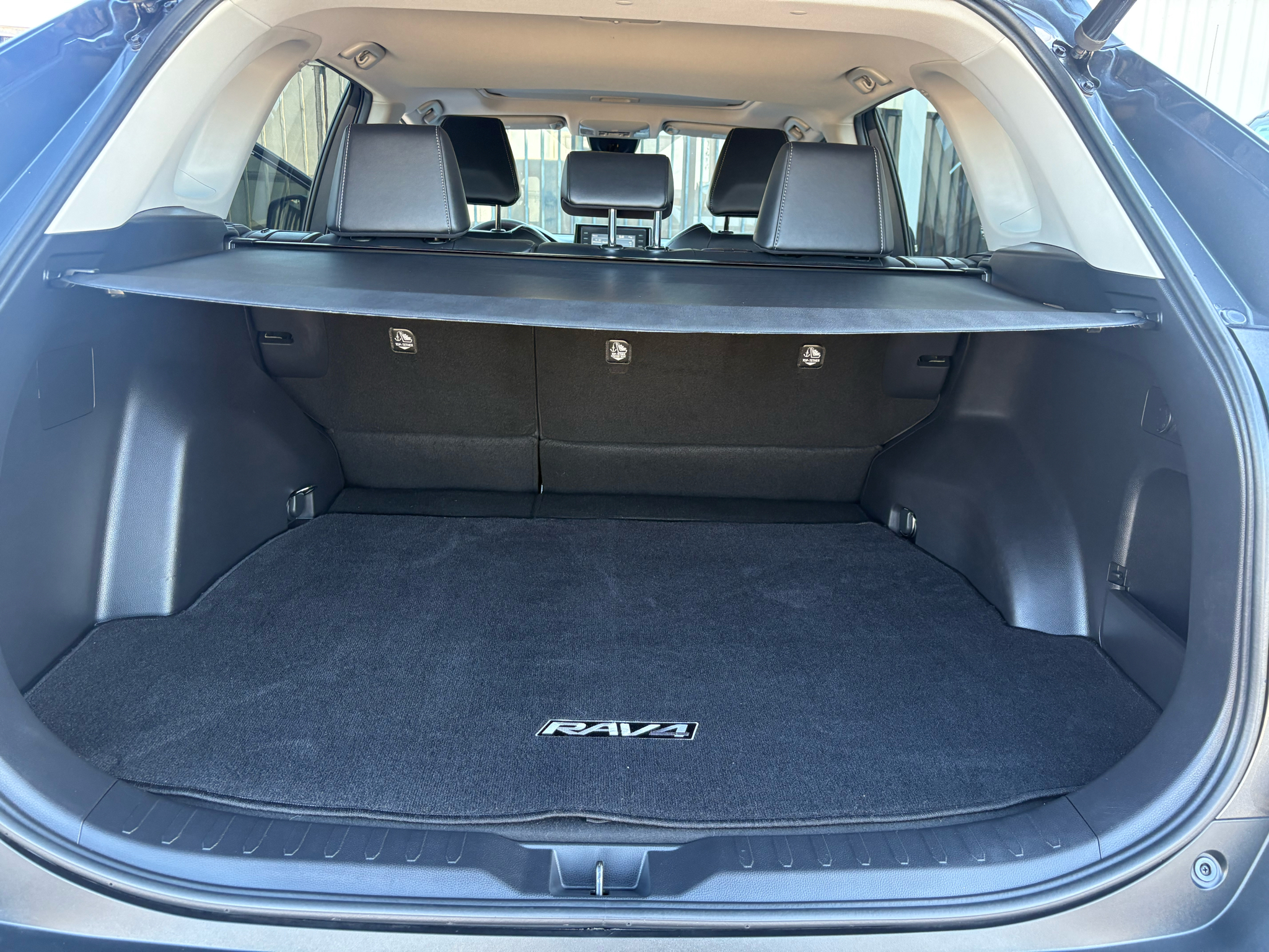 Toyota RAV4 XLE Premium FWD (Natl) 2021