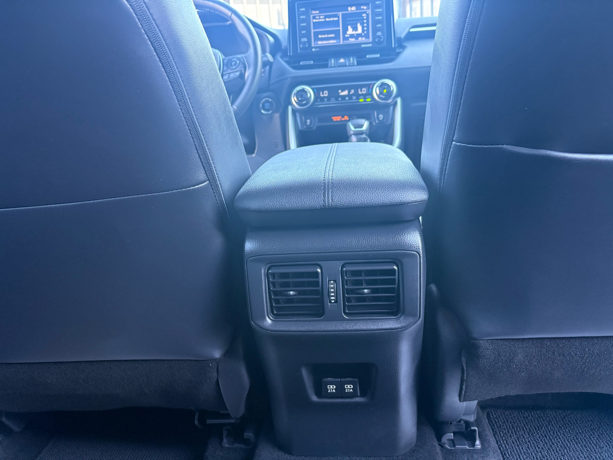 Toyota RAV4 XLE Premium FWD (Natl) 2021