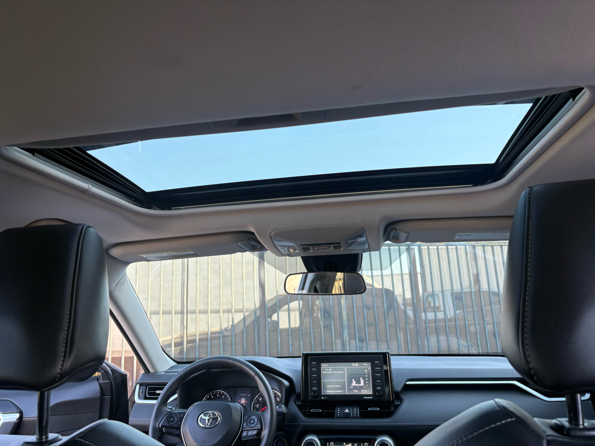 Toyota RAV4 XLE Premium FWD (Natl) 2021