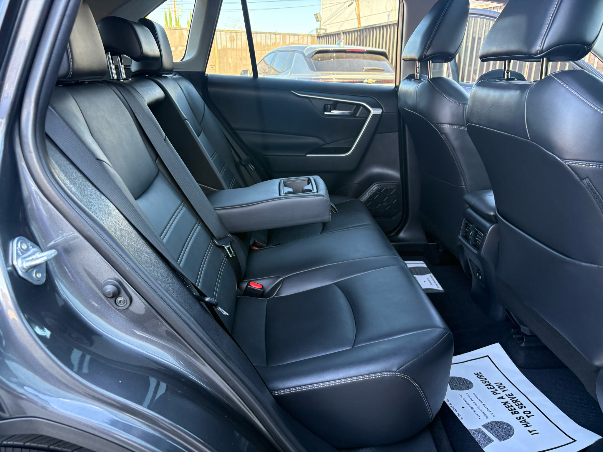 Toyota RAV4 XLE Premium FWD (Natl) 2021