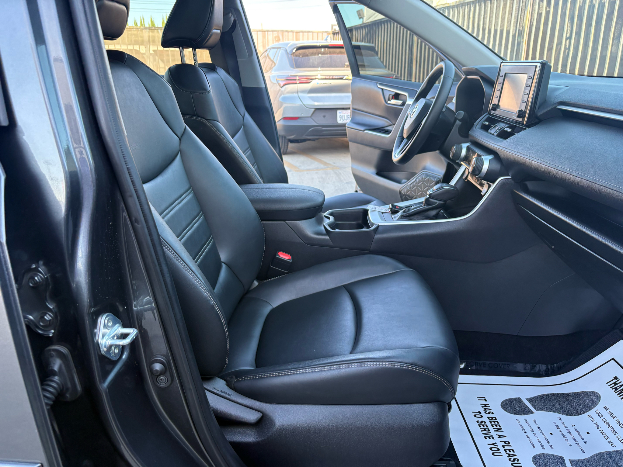 Toyota RAV4 XLE Premium FWD (Natl) 2021