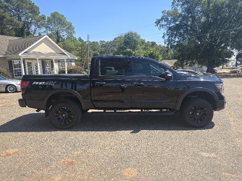Nissan Titan 4WD Crew Cab SWB PRO-4X 2021 Nissan Titan 4WD Crew Cab SWB PRO-4X 2021