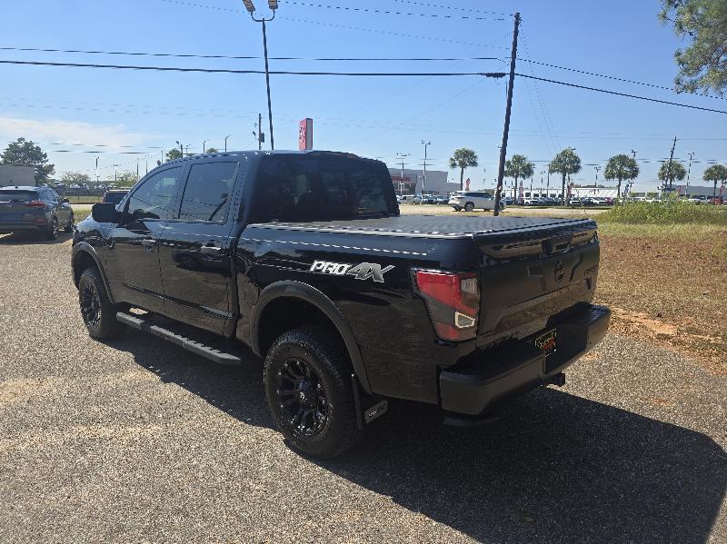 Nissan Titan 4WD Crew Cab SWB PRO-4X 2021 Nissan Titan 4WD Crew Cab SWB PRO-4X 2021