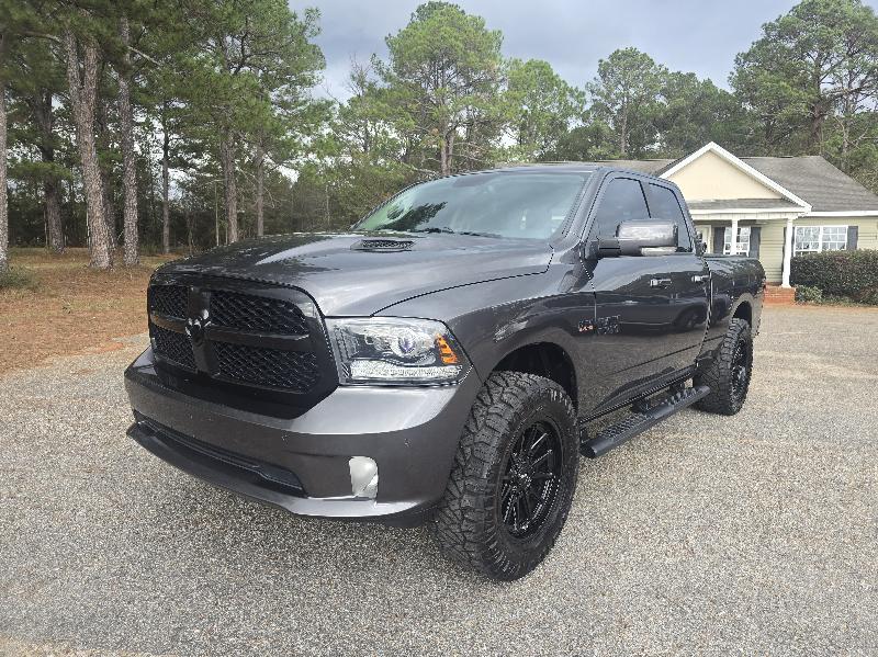 RAM 1500 4WD Quad Cab 140.5" Night 2017