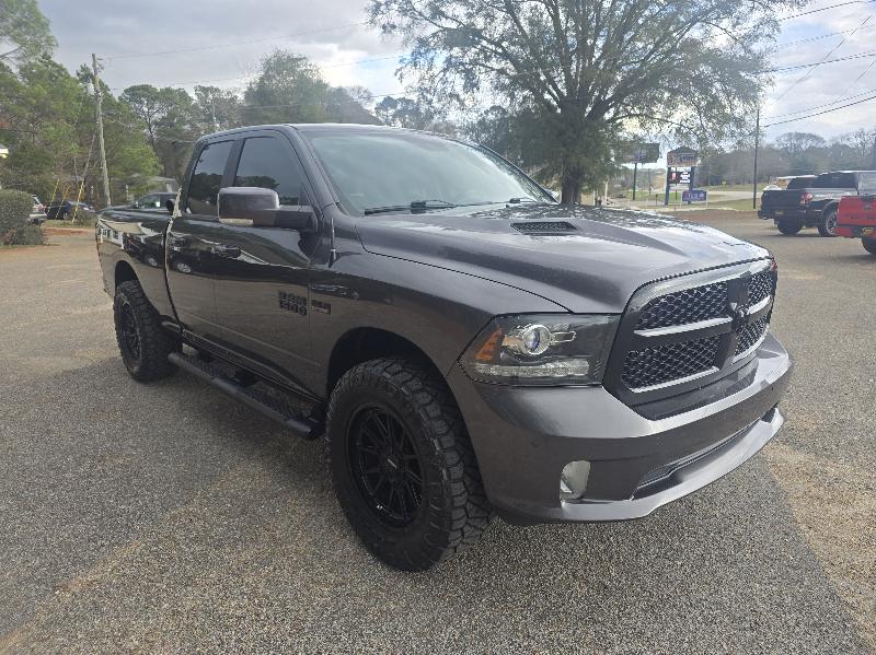 RAM 1500 4WD Quad Cab 140.5" Night 2017