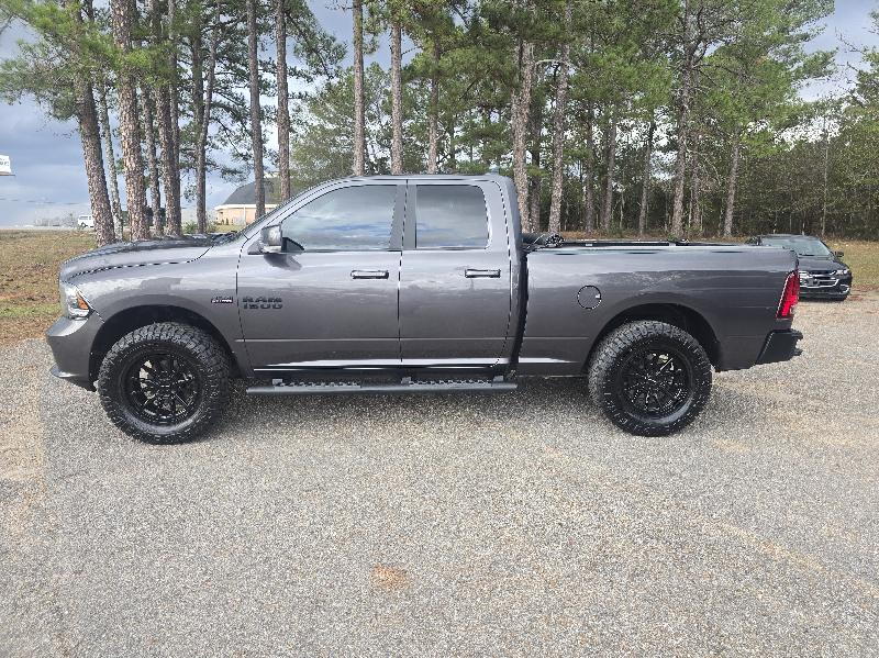 RAM 1500 4WD Quad Cab 140.5" Night 2017