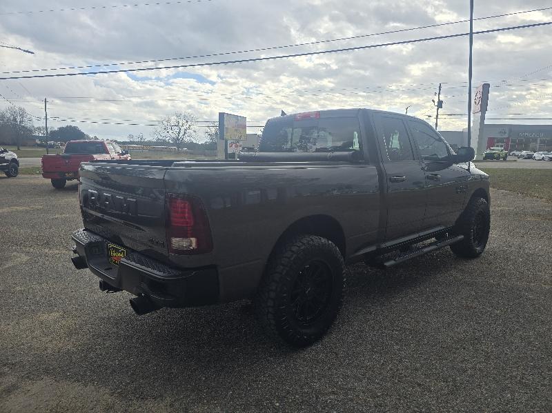 RAM 1500 4WD Quad Cab 140.5" Night 2017