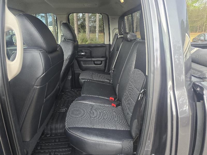 RAM 1500 4WD Quad Cab 140.5" Night 2017