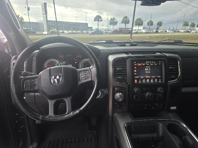 RAM 1500 4WD Quad Cab 140.5" Night 2017