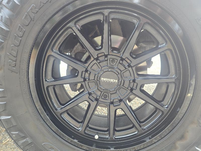 RAM 1500 4WD Quad Cab 140.5" Night 2017