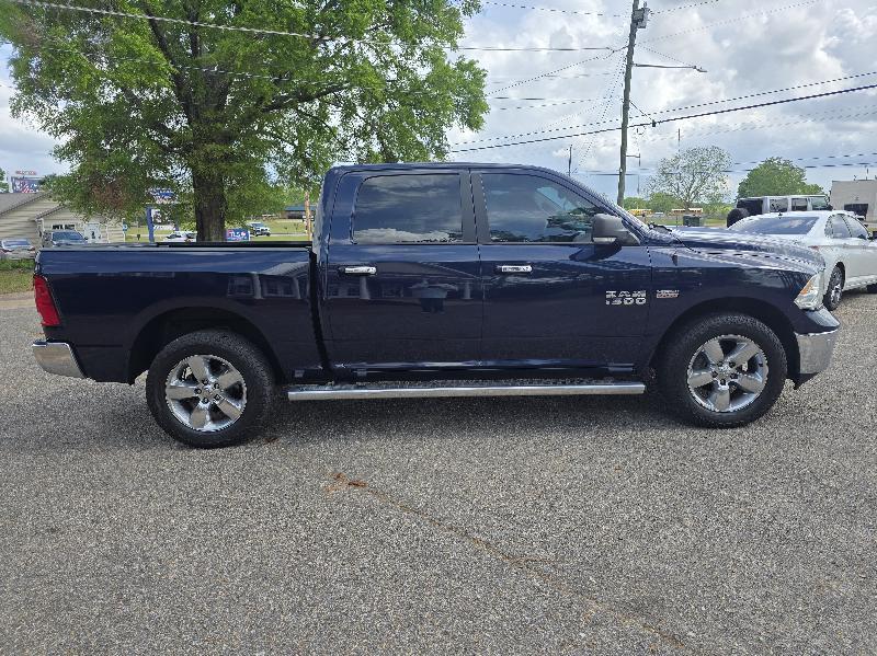 RAM 1500 4WD Crew Cab 140.5" Big Horn 2017