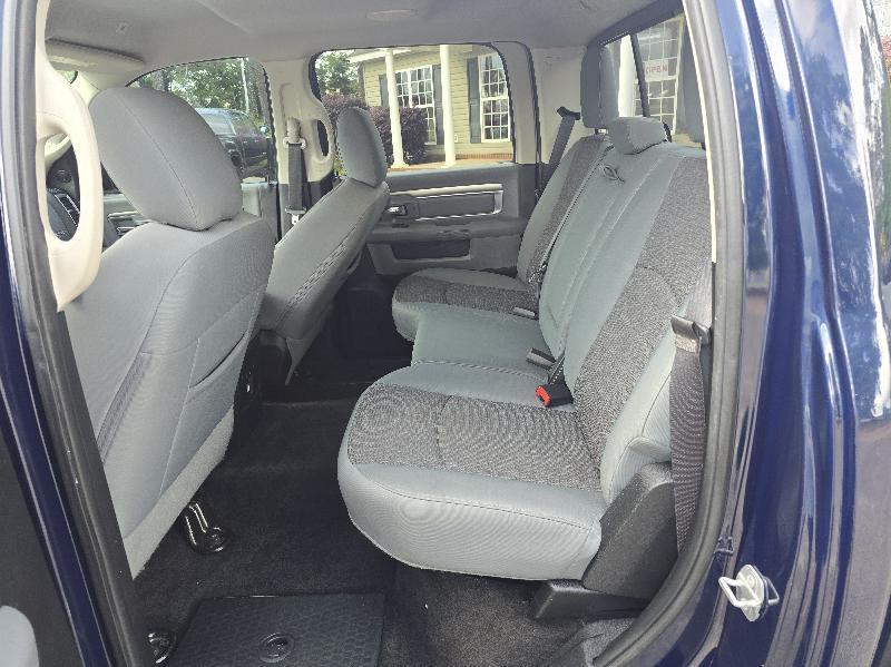 RAM 1500 4WD Crew Cab 140.5" Big Horn 2017