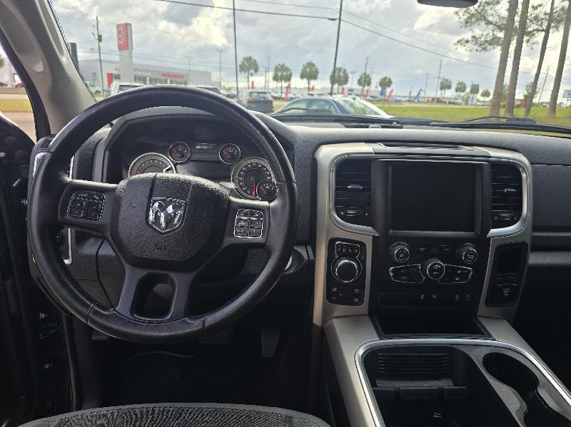 RAM 1500 4WD Crew Cab 140.5" Big Horn 2017