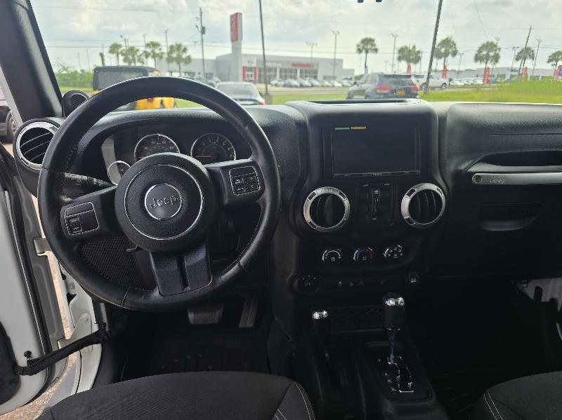 Jeep Wrangler Unlimited Sahara 4WD 2014