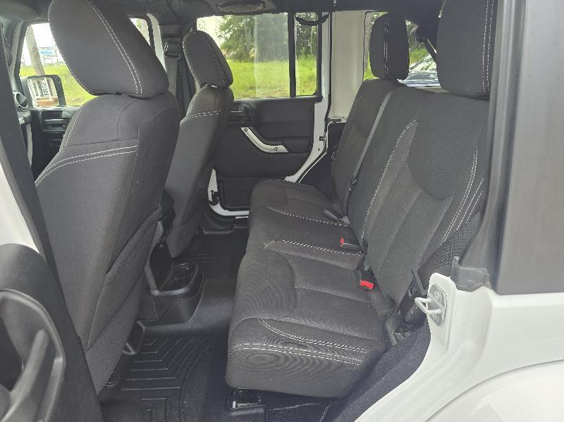 Jeep Wrangler Unlimited Sahara 4WD 2014