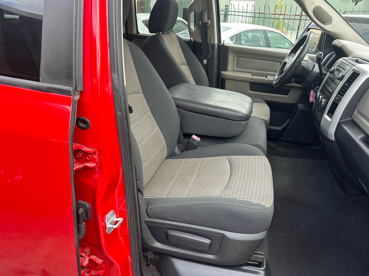 RAM 1500 2WD Quad Cab 140.5" SLT 2011