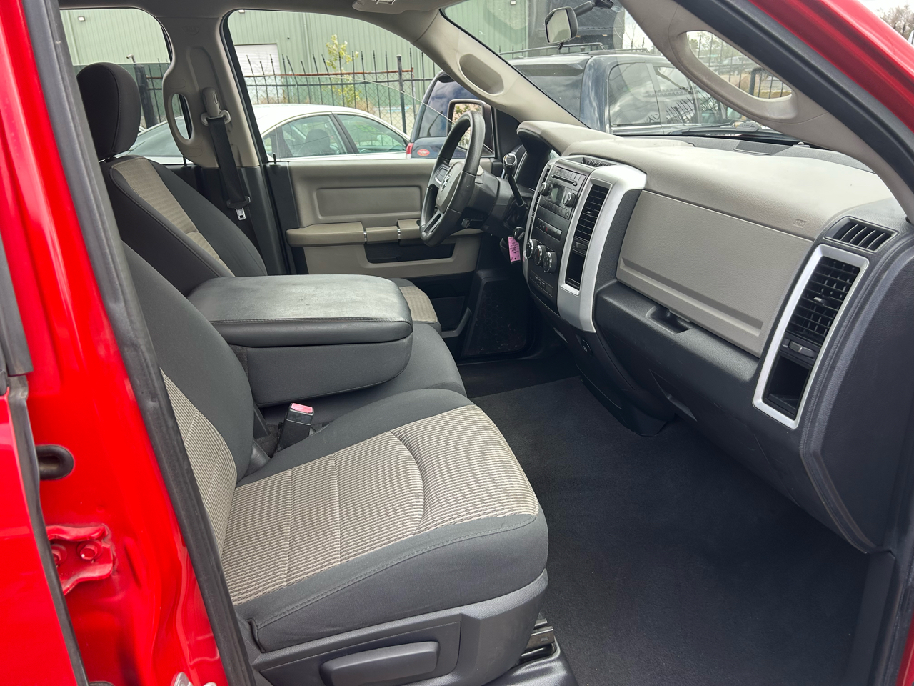 RAM 1500 2WD Quad Cab 140.5" SLT 2011