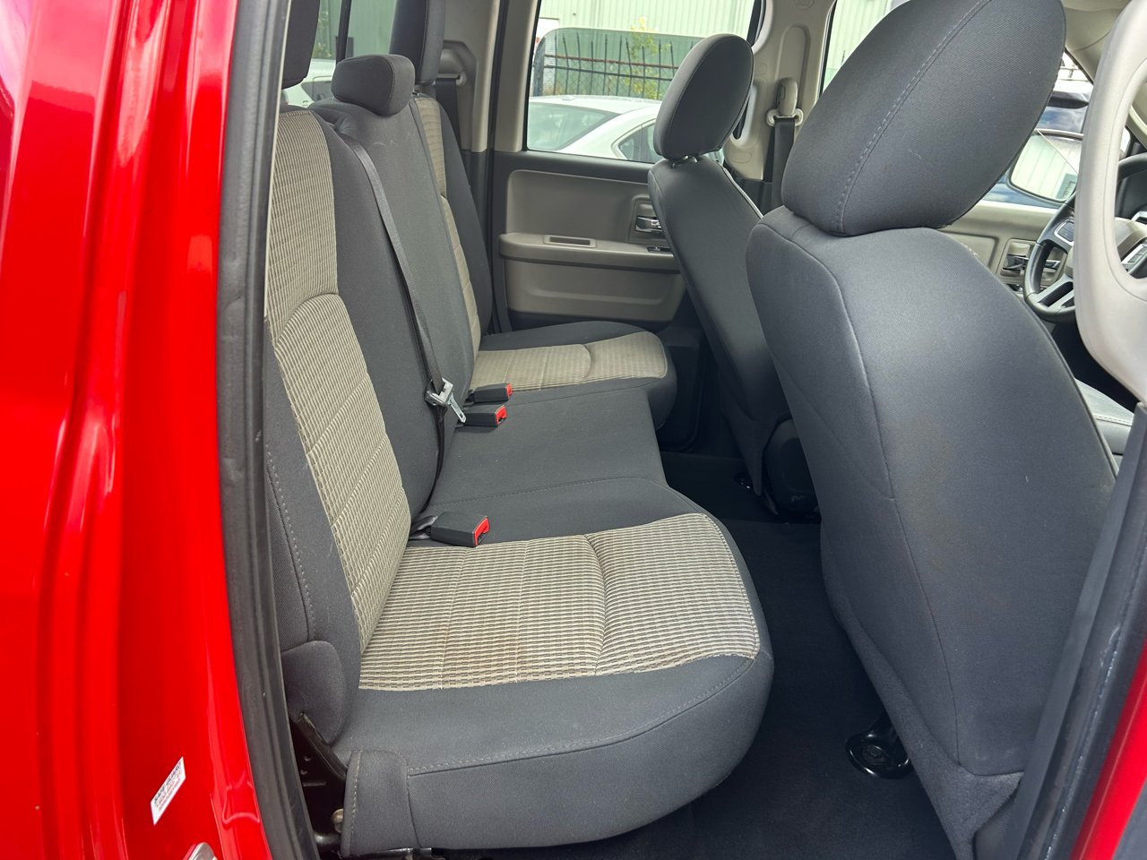 RAM 1500 2WD Quad Cab 140.5" SLT 2011