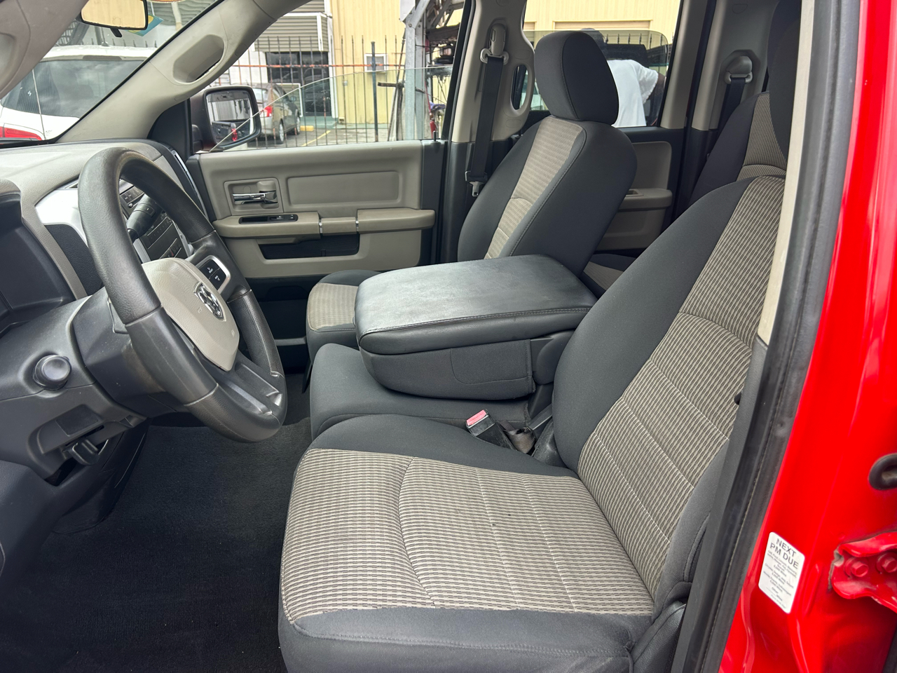 RAM 1500 2WD Quad Cab 140.5" SLT 2011